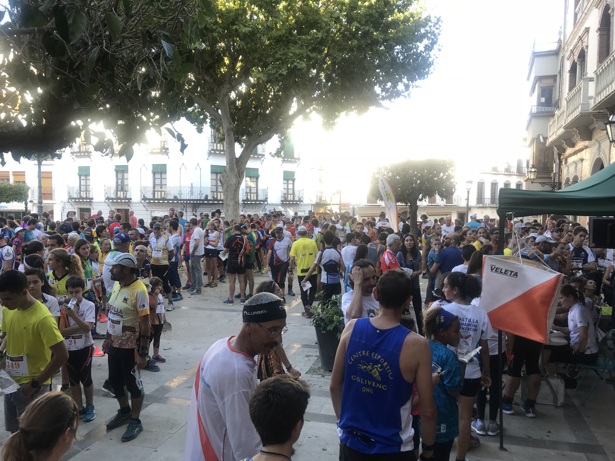 concentración de participantes en la Plaza Mayor Baza