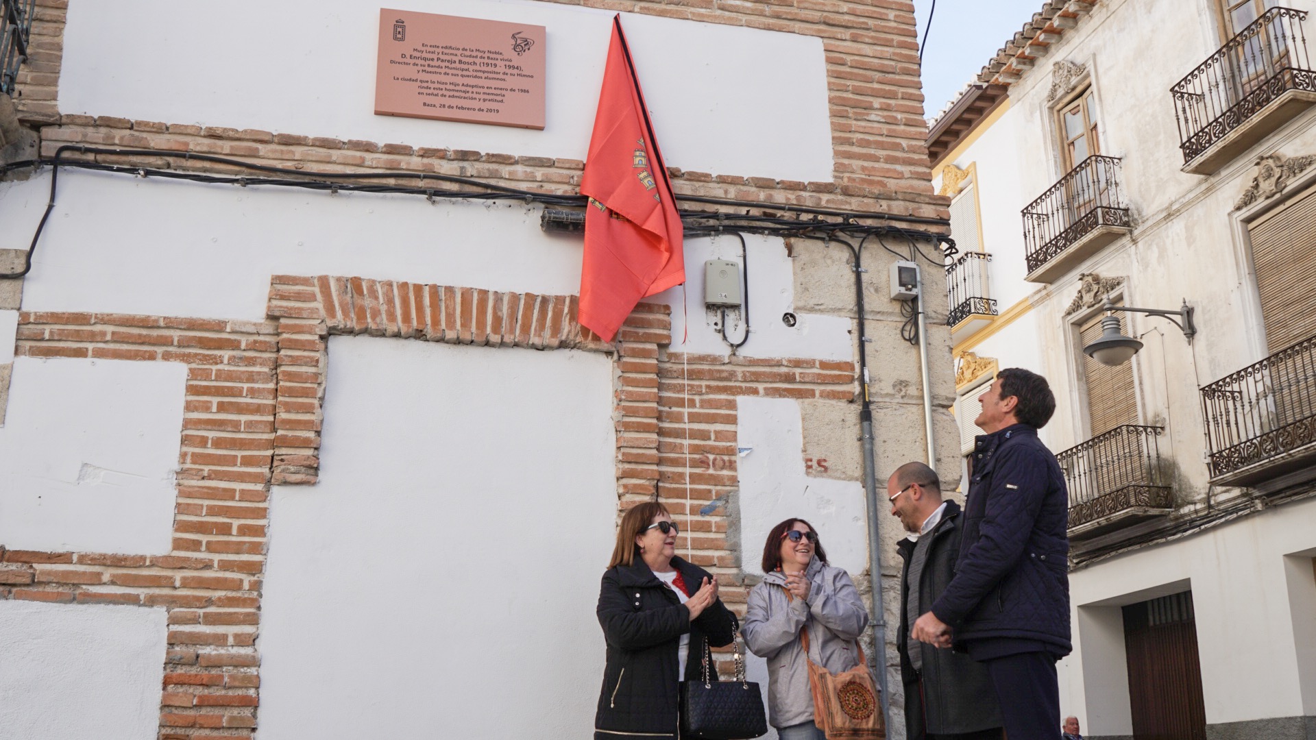 Descubrimiento de placa en honor a Enrique Pareja en Baza