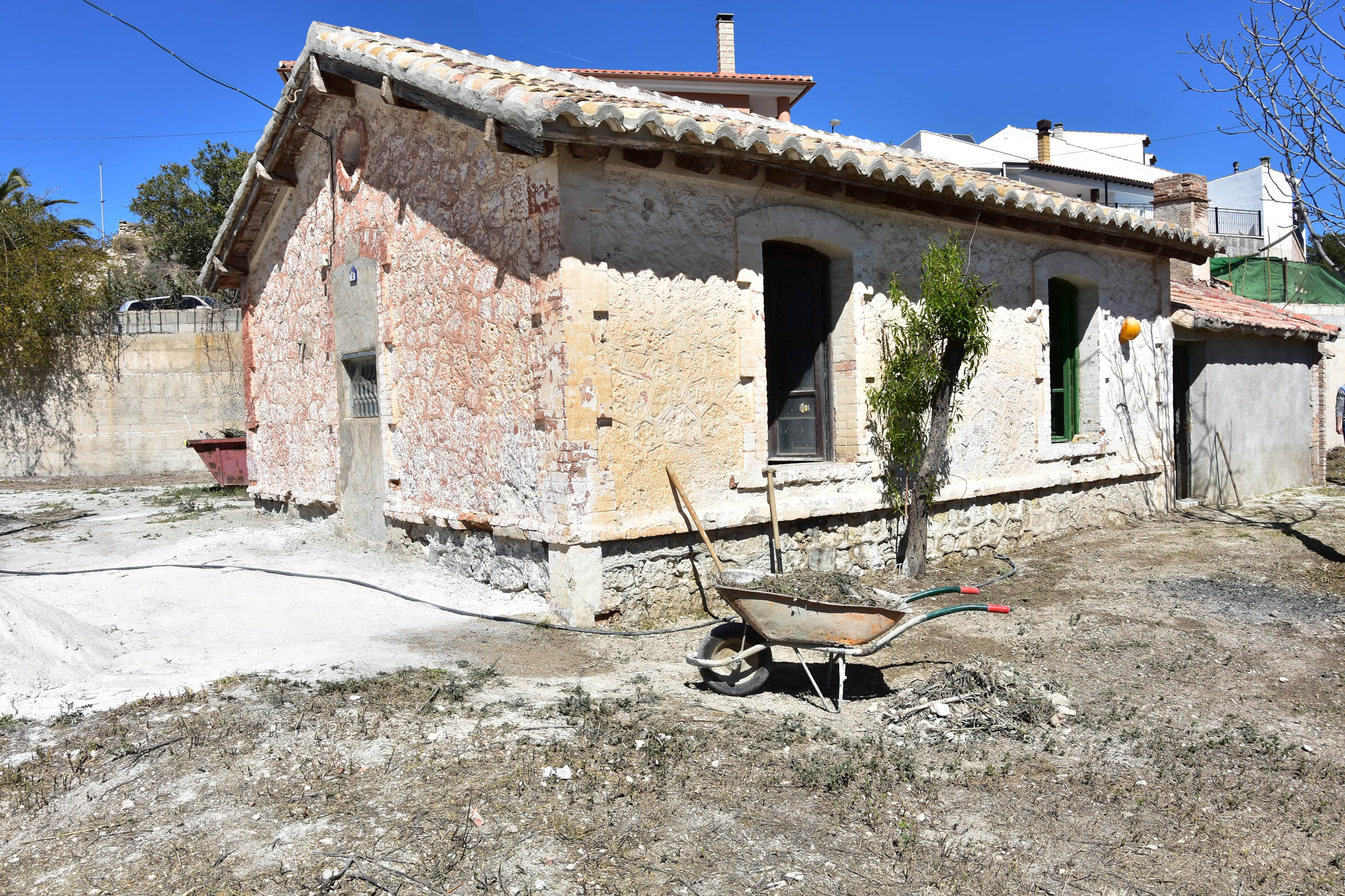 Antigua casa de Renfe en el barrio del Cerrico