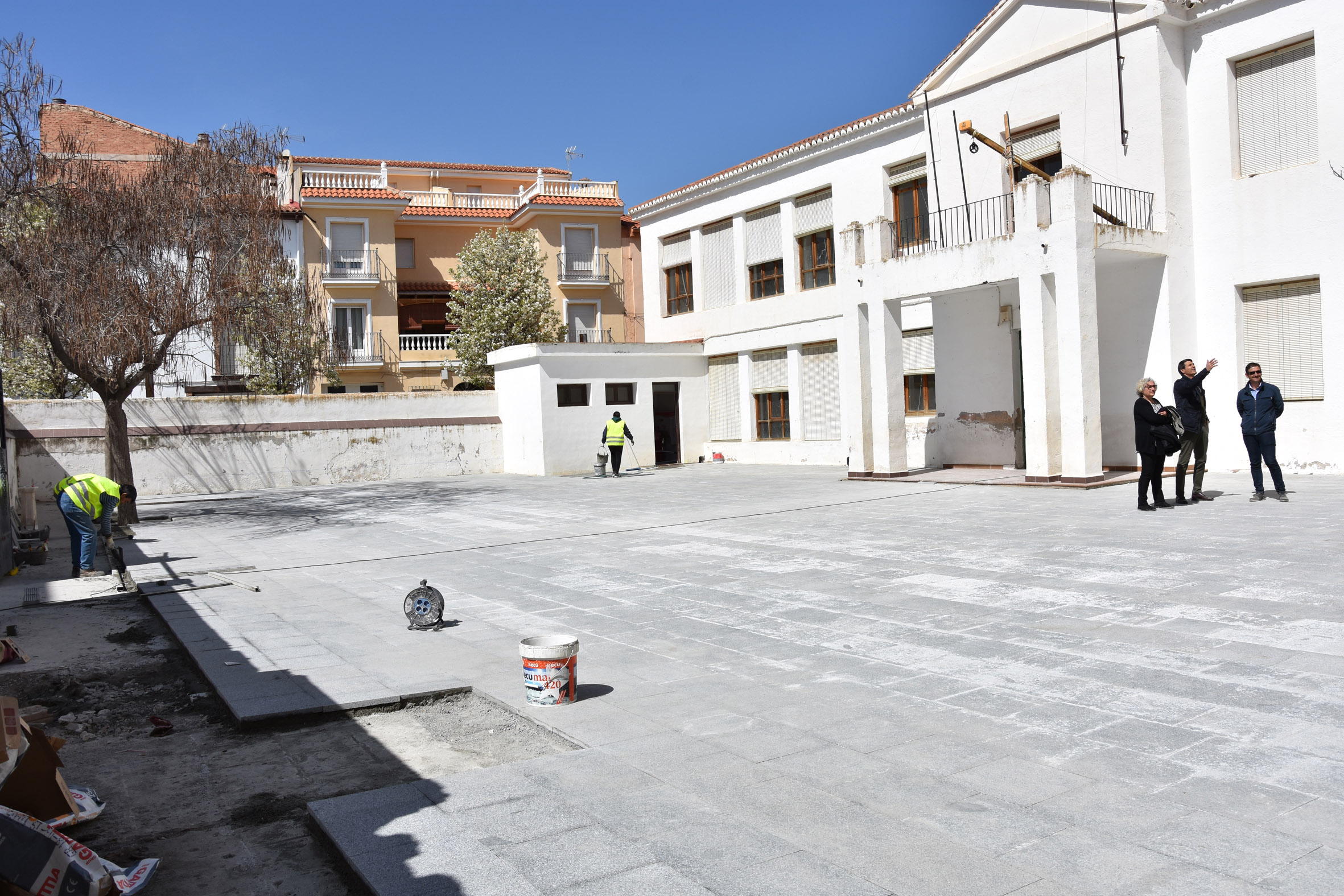 Edificio del antiguo colegio situado en calle Solares
