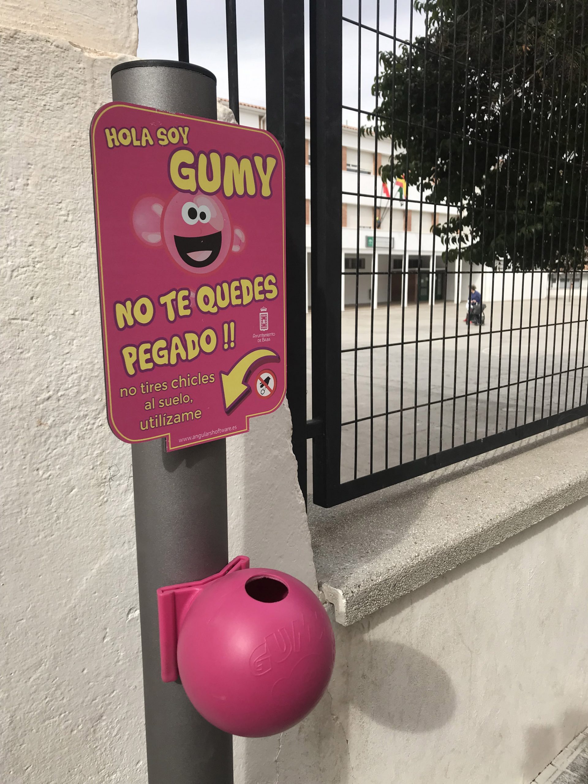 Papeleras para chicles en Baza