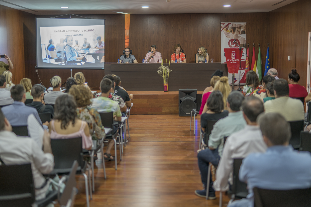 Entrega de los cursos de formación para el empleo en Baza 
