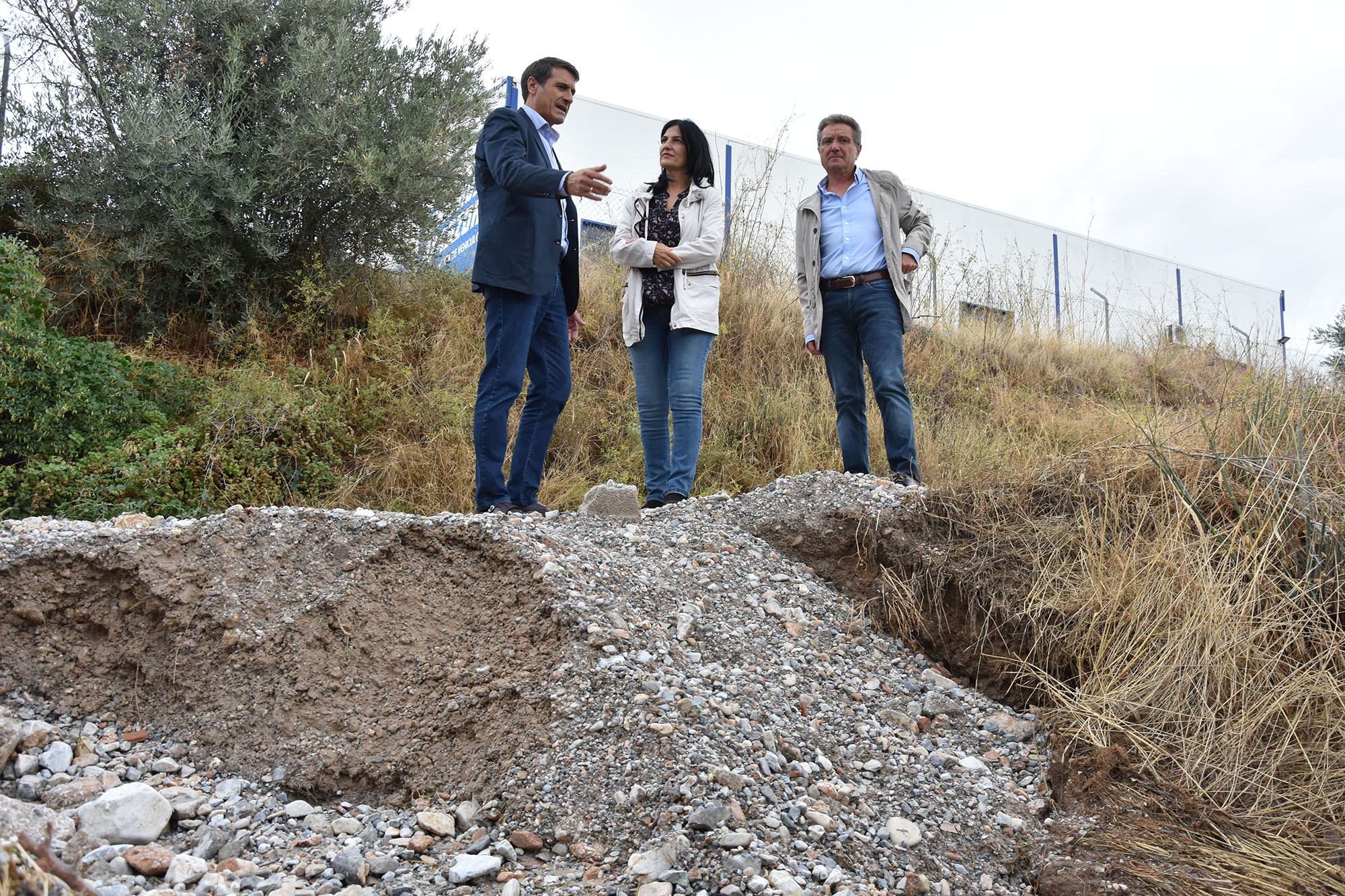 La subdelegada del Gobierno y el alcalde visitan las zonas afectadas por la riada